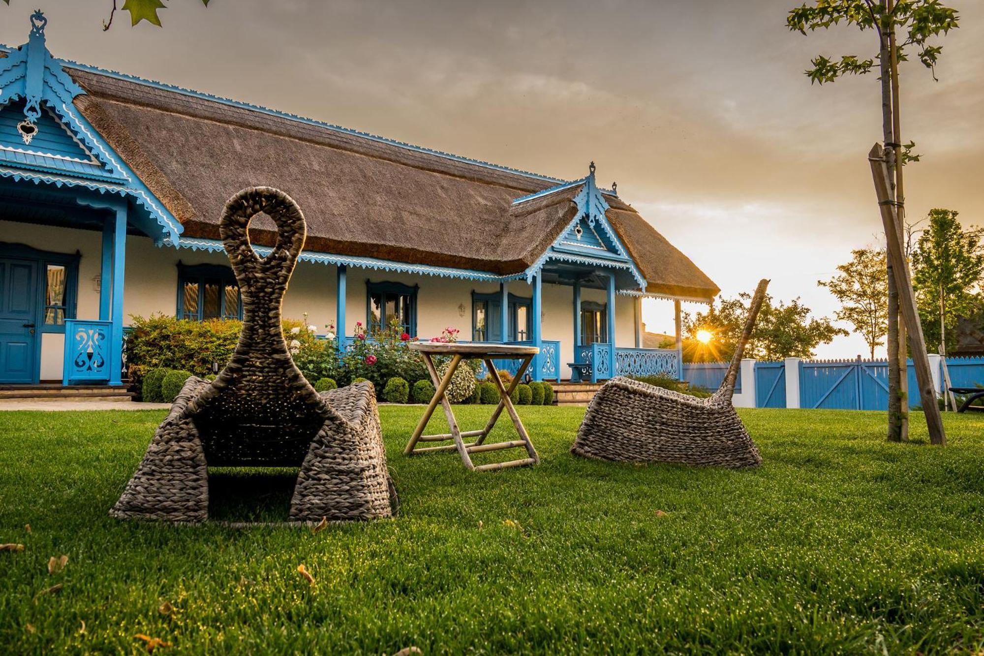 Hotel Casa Filip Din Sarichioi Exterior foto